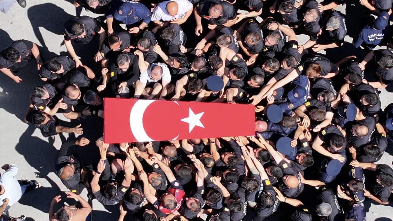 Konya şehidine ağladı! İtfaiyeci Mehmet Tekeli gözyaşlarıyla toprağa verildi 13